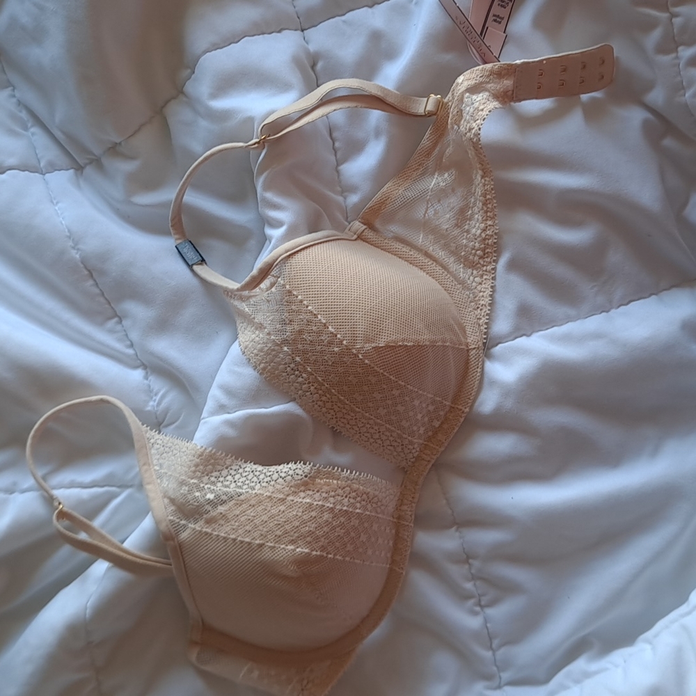 Victoria's Secret beige nude lace detail bra 32D